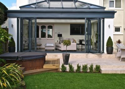 Aluminium bifold door